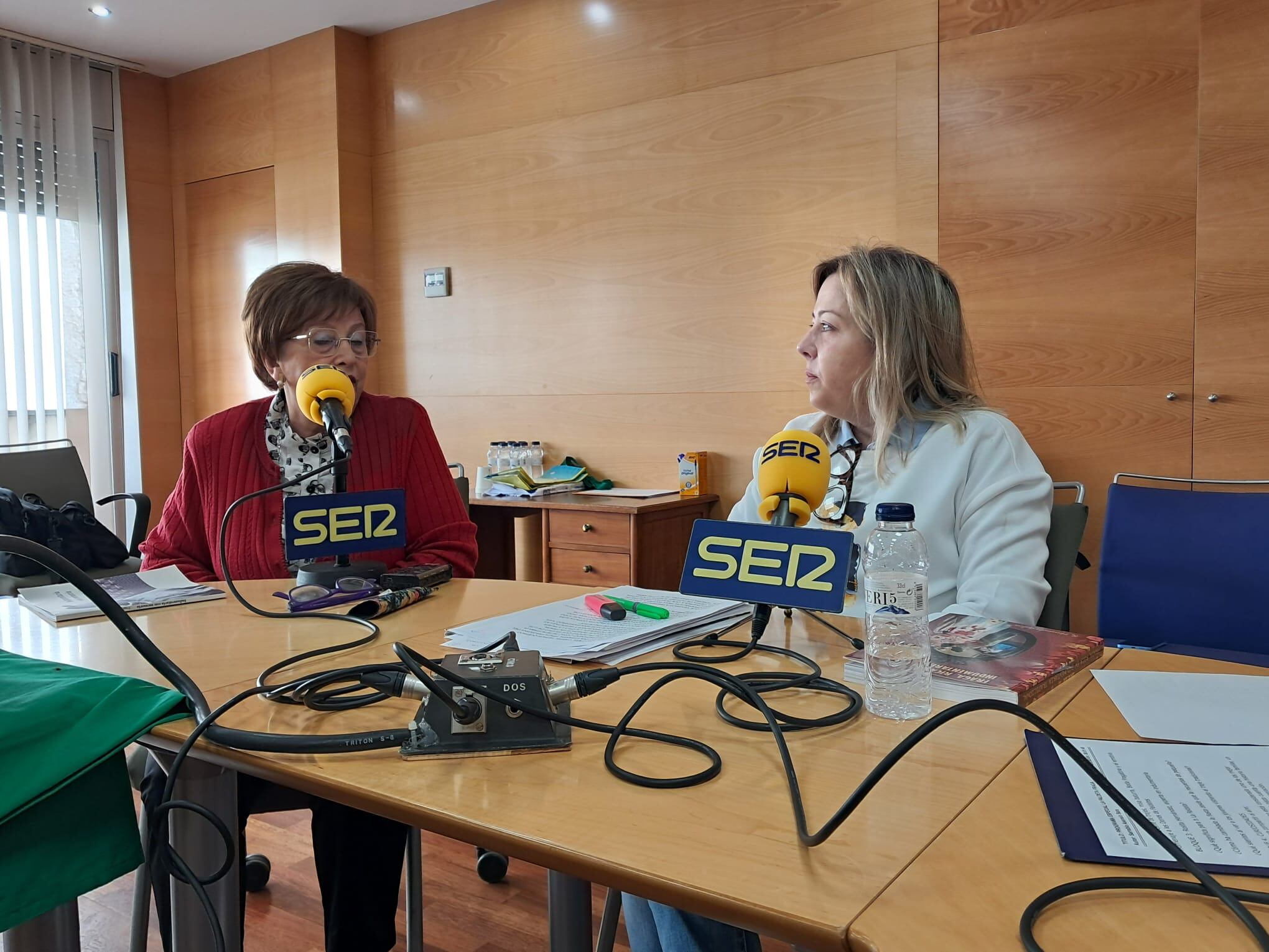 Rosita Hernández y María José Barrafón.