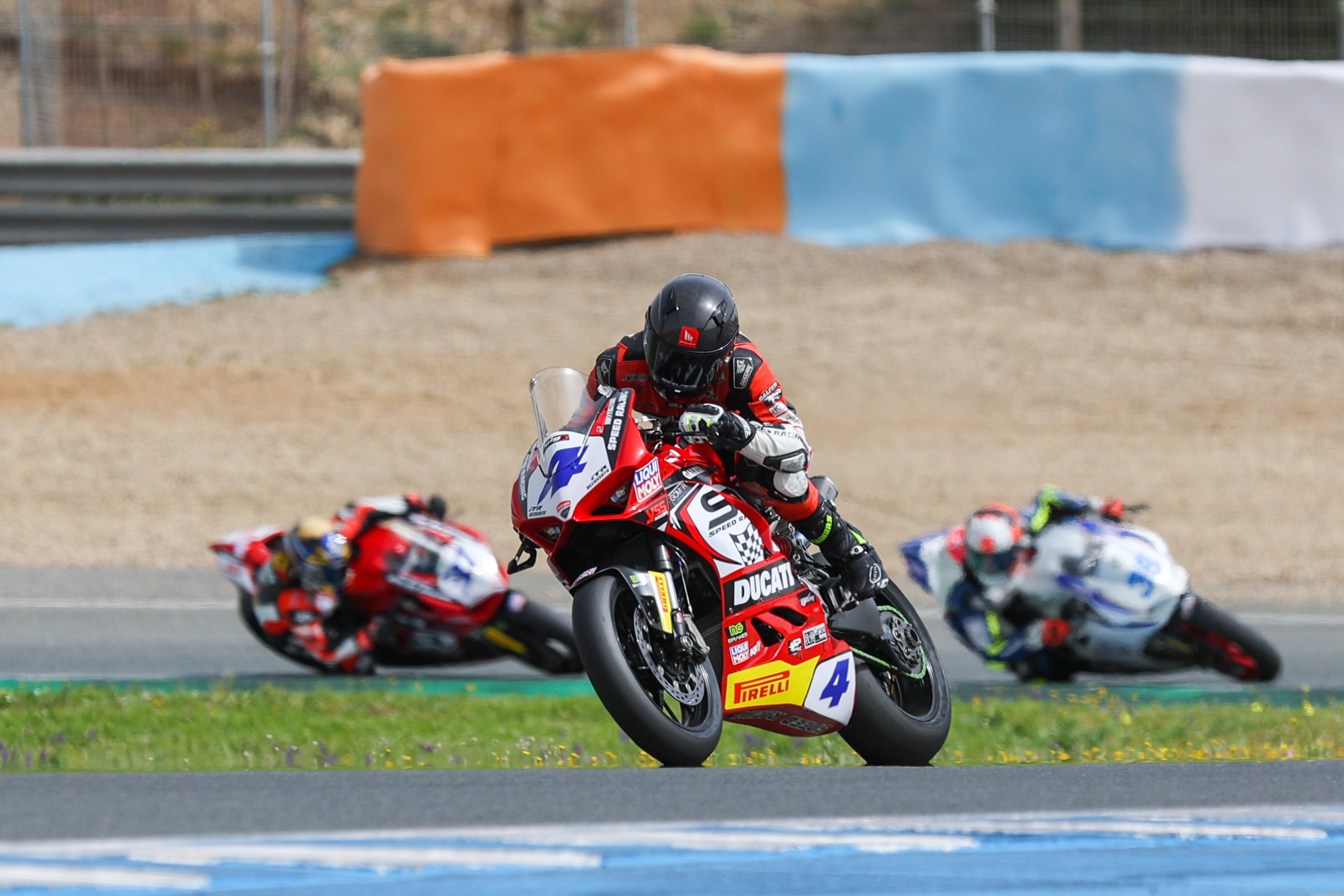 Eric Fernández durante la carrera de Supersport