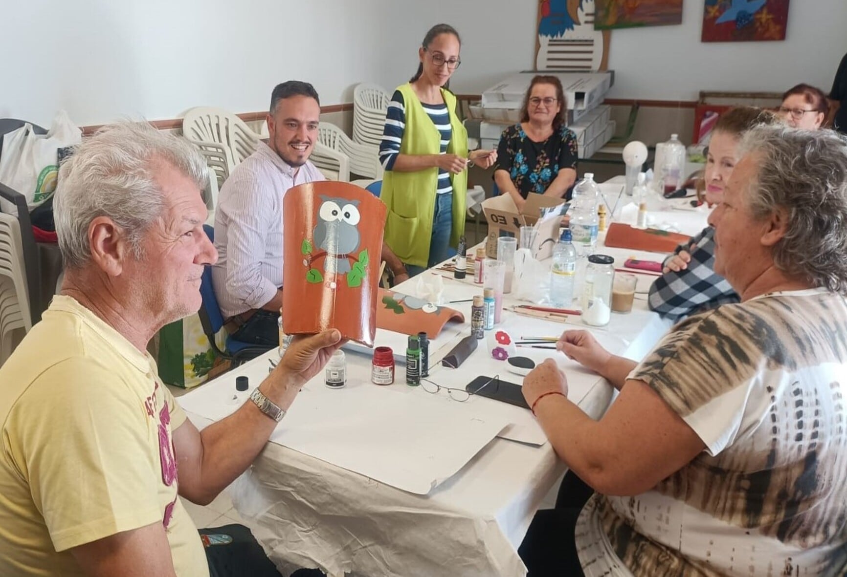 El delegado de Medio Rural y Deportes, Jesús Alba, durante su visita al taller / Ayuntamiento de Jerez