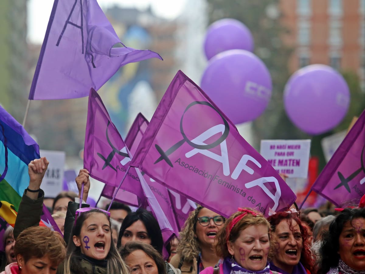 La Asociación Feminista de Asturias se asoma a Gijón con el 8M