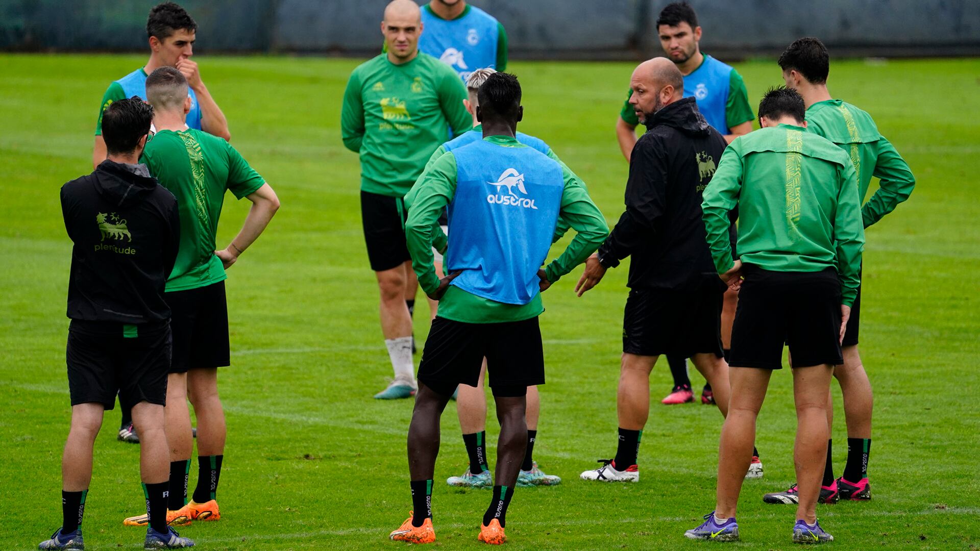 José Alberto dando indicaciones a sus jugadores