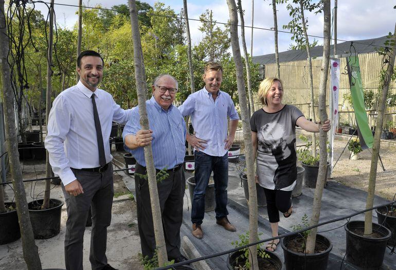 José Antonio Díaz junto a propietarios de Hermanos Olmedo
