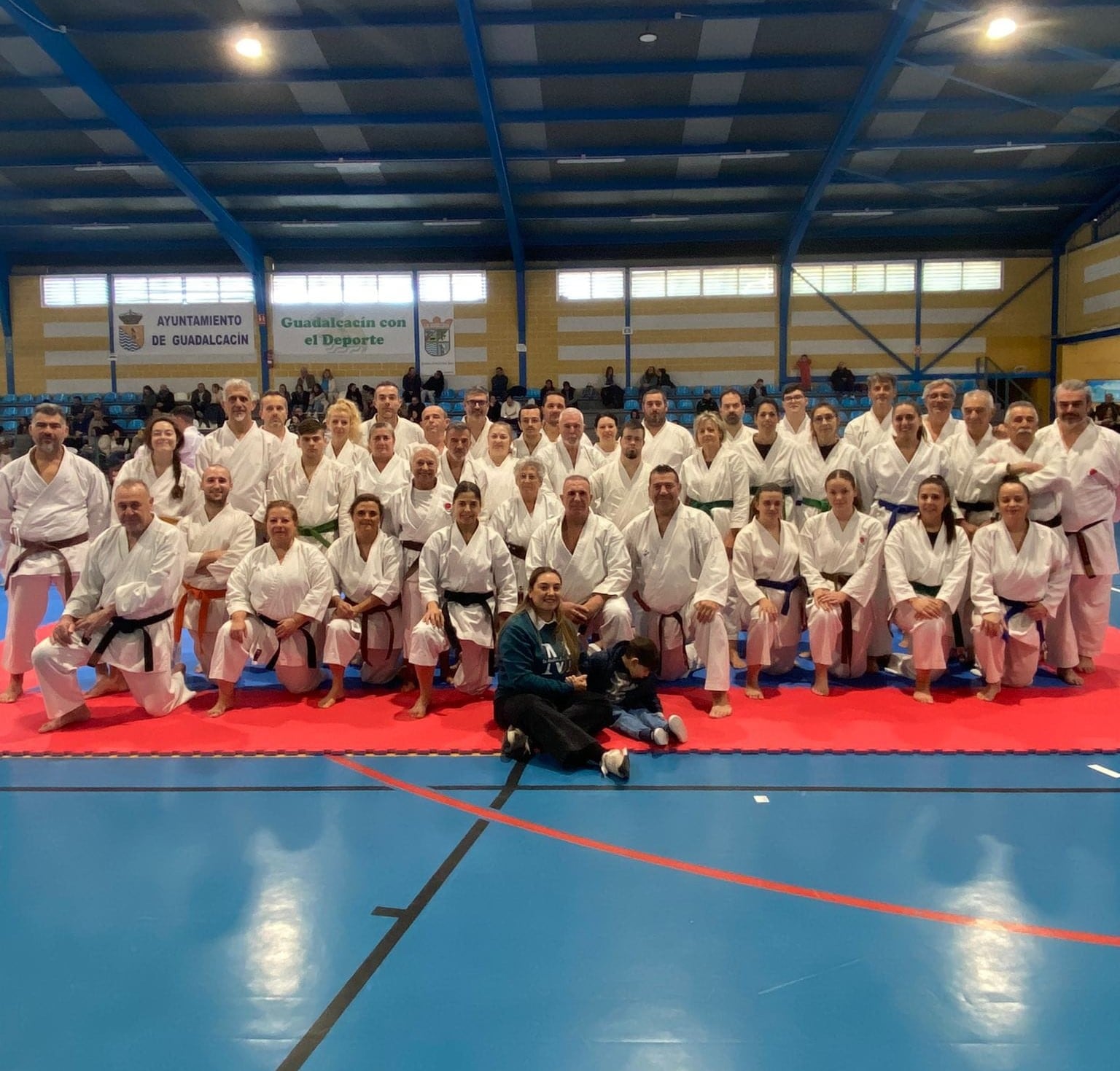 El pabellón de Guadacacín acogió este evento deportivo y solidario