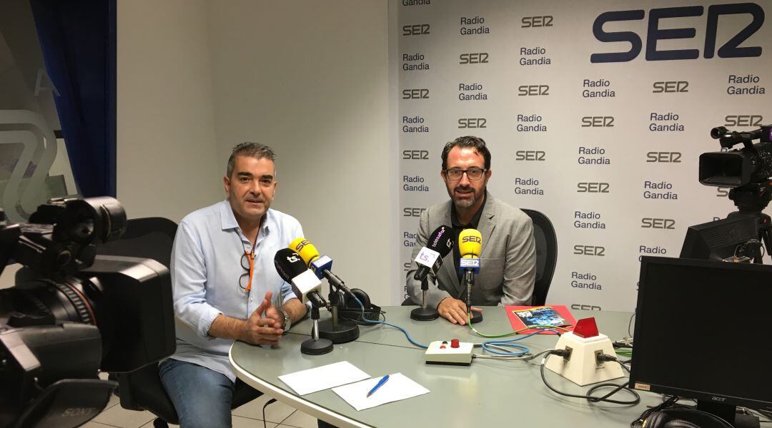 Modesto Ferrer entrevista al concel de Turismo, Vicent Mascarell.  