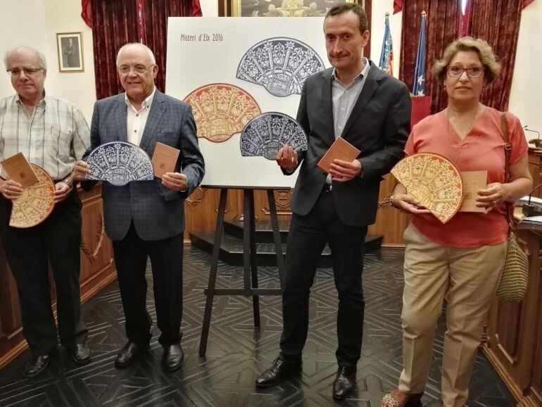 Presentación del abanico del Misteri