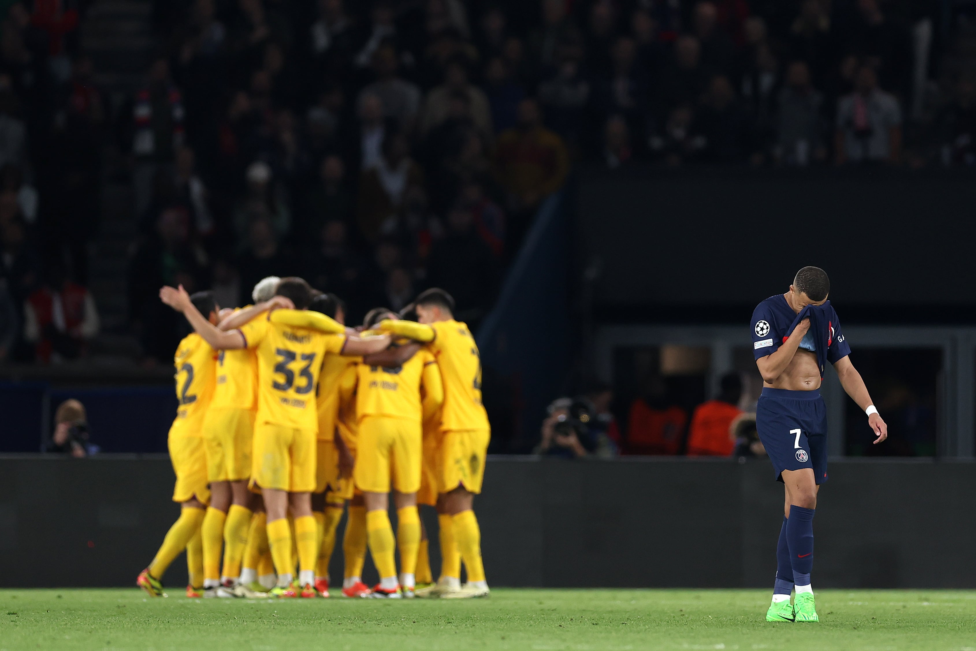 Kylian Mbappe se lamenta tras un gol del Barça