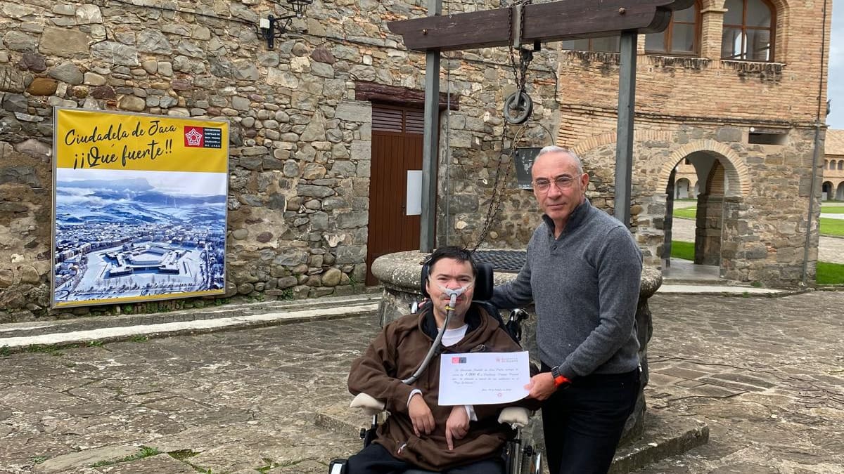 El "pozo de los deseos" de la Ciudadela de Jaca recauda 1000 euros para la enfermedad de Duchenne