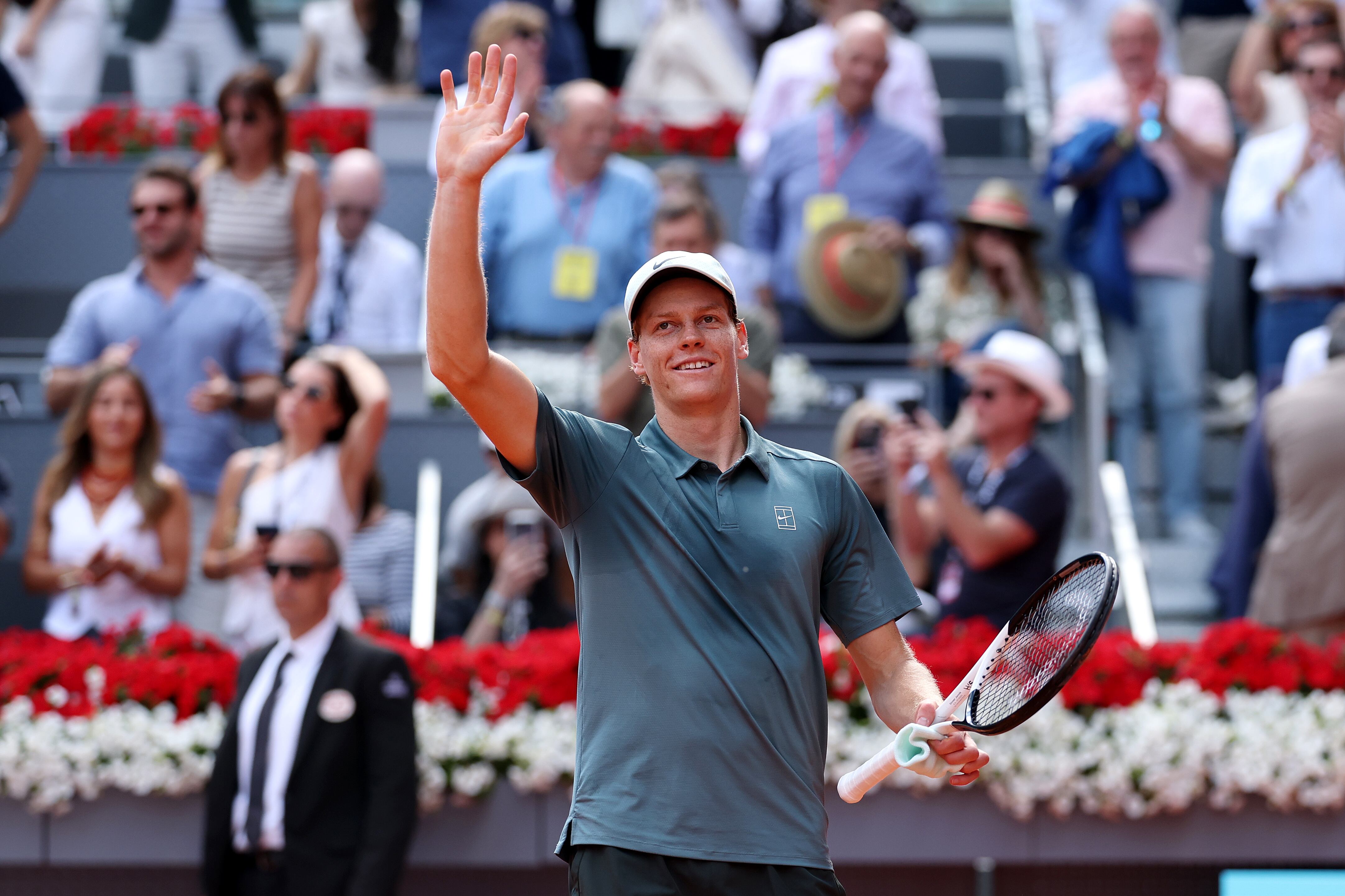 Jannik Sinner celebra su victoria ante Arthur Fils en el Mutua Madrid Open