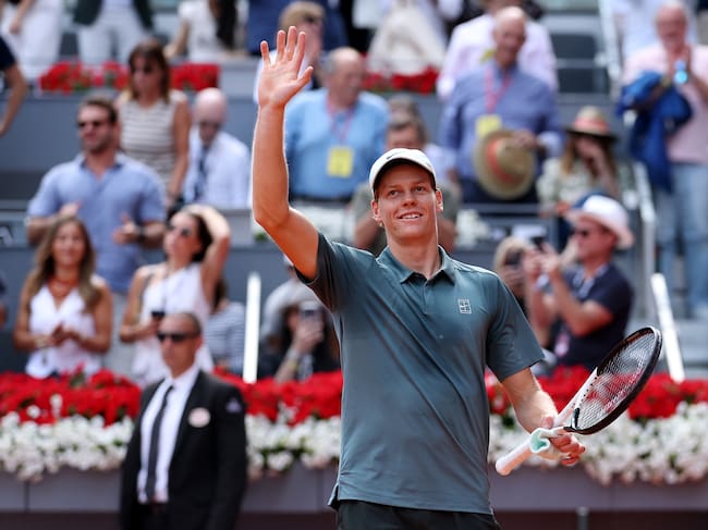 Jannik Sinner celebra su victoria ante Arthur Fils en el Mutua Madrid Open
