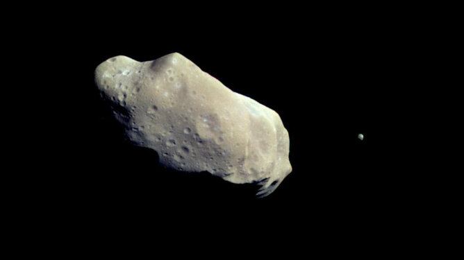 El asteroide Apofis tiene el tamaño de tres campos de fútbol y pasará dos veces cerca de la Tierra