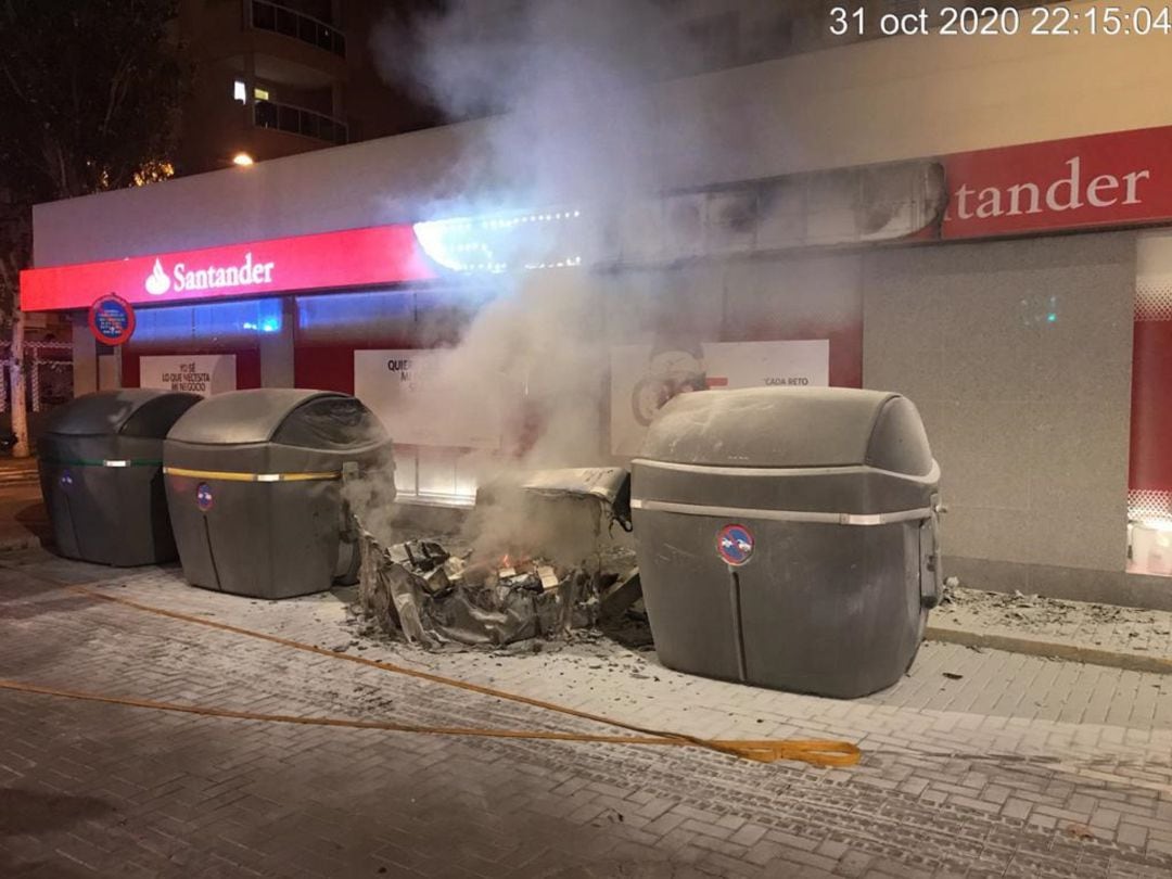 Contenedor quemado el sábado