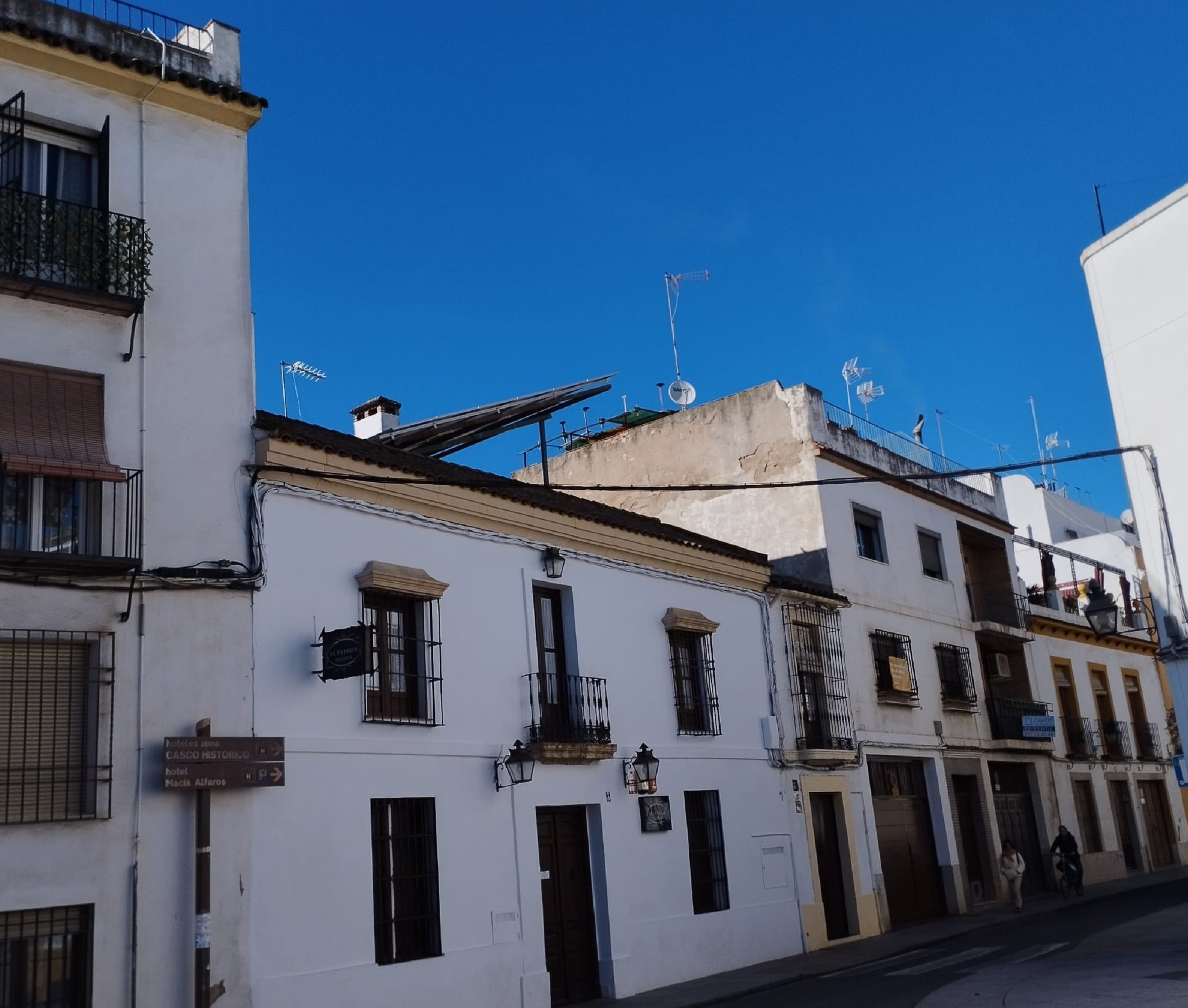 Placas solares en el casco histórico de Córdoba