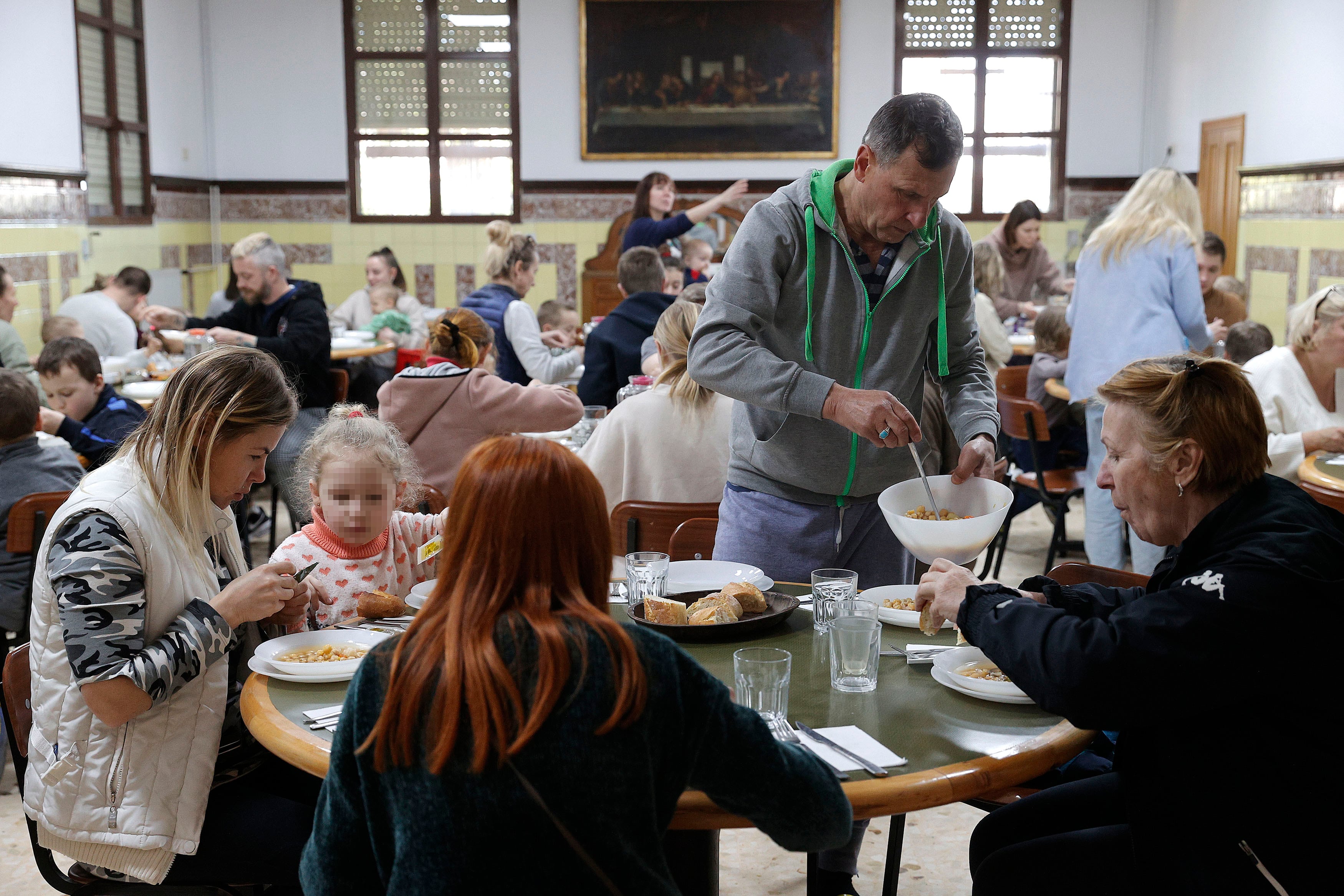 Los Ayuntamientos de València y de Alaquàs acogen a un centenar de refugiados ucranianos en un antiguo convento de esta última localidad