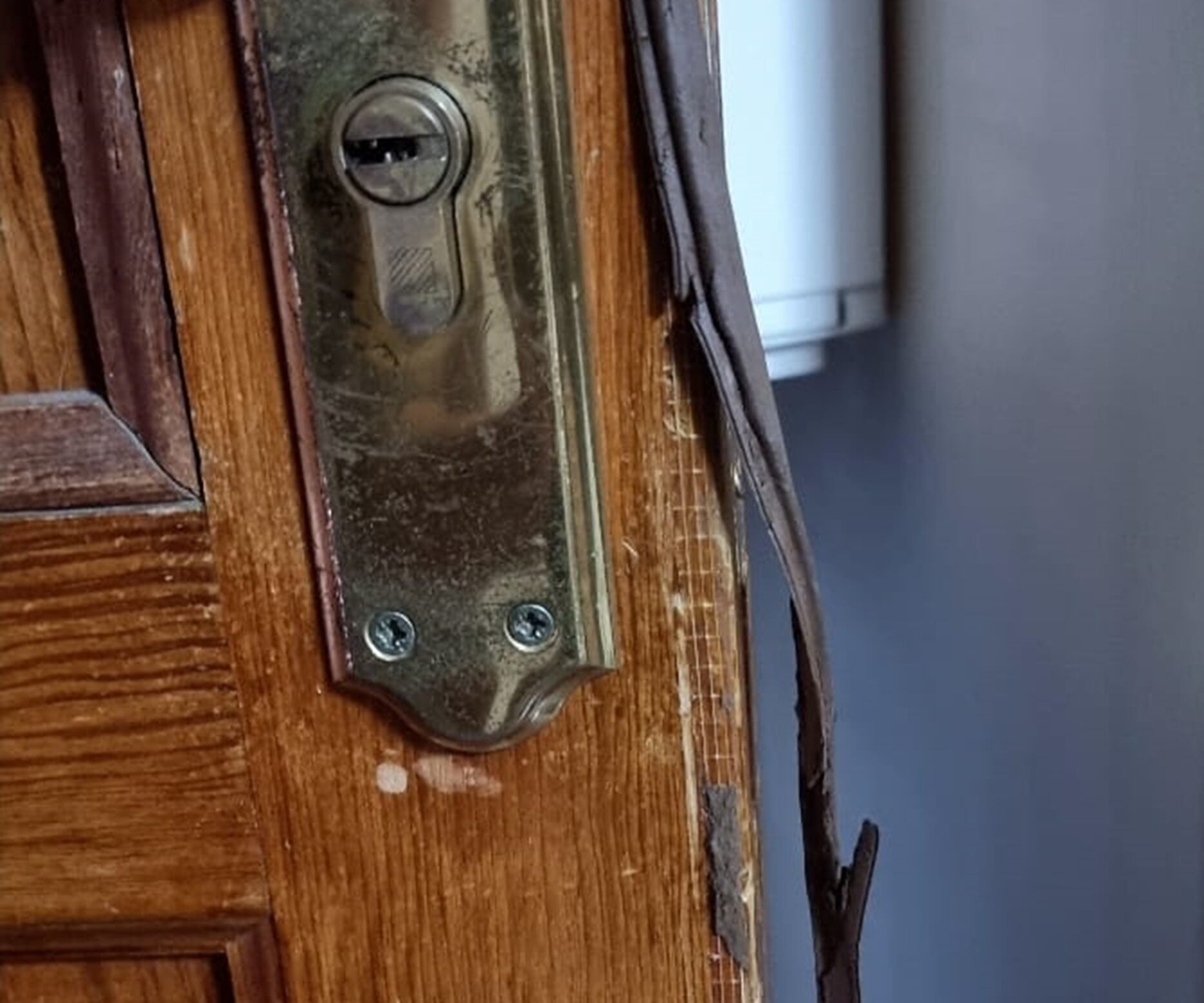 Una puerta forzada en Puerto Naos