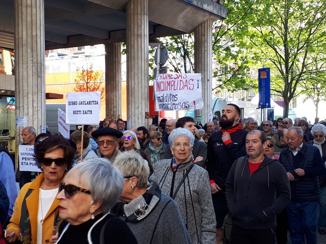 Detalle de la manifestación que recorrió las calles de Eibar este pasado sáado 13 de abril