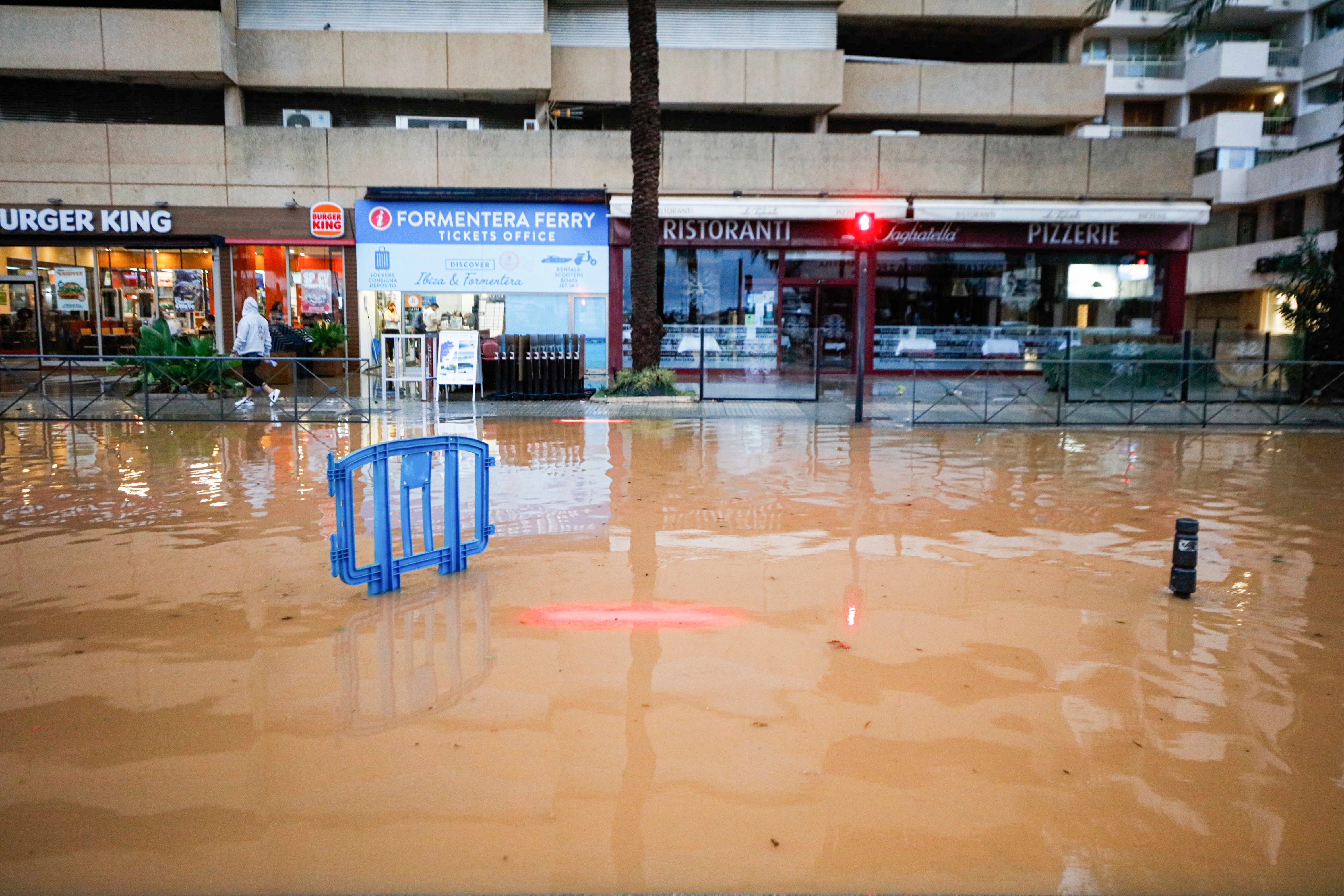 IBIZA, 11/10/2025.- Calles inundadas  como consecuencia de las lluvias de octubre en Ibiza en Ibiza. EFE/ T. Escobar