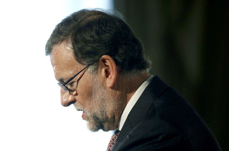 El presidente del Gobierno, Mariano Rajoy, durante su intervención en la tribuna organizada por el diario La Vanguardia, donde ha pedido un &quot;esfuerzo de negociación&quot; ante el debate soberanista catalán y ha admitido que después de que se formen los gobiern