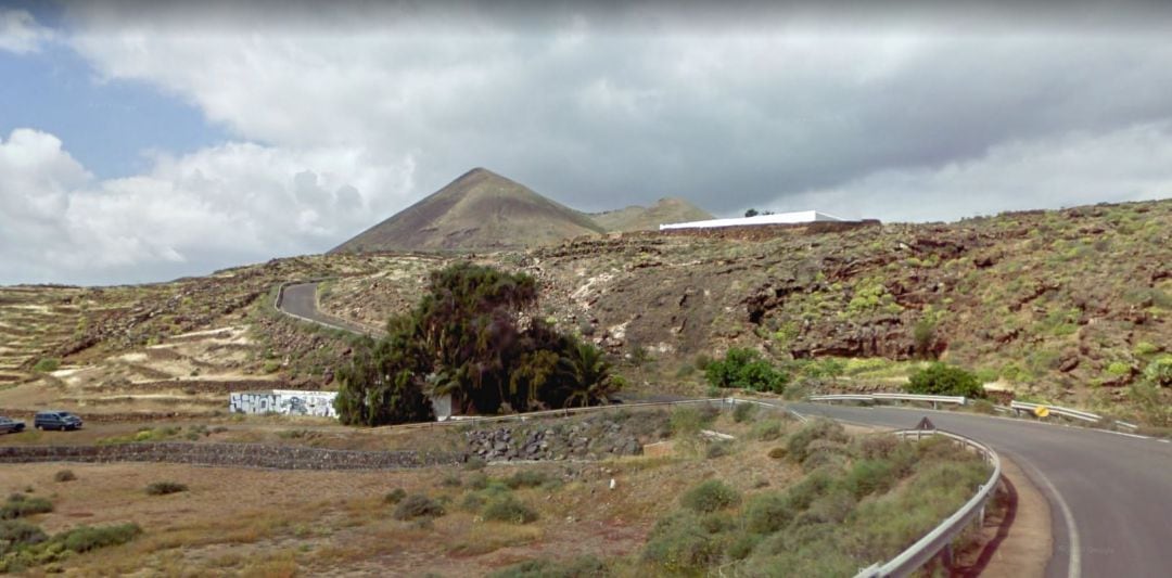 Carretera entre Guatiza y El Mojón, uno de los tramos en los que se actuará.