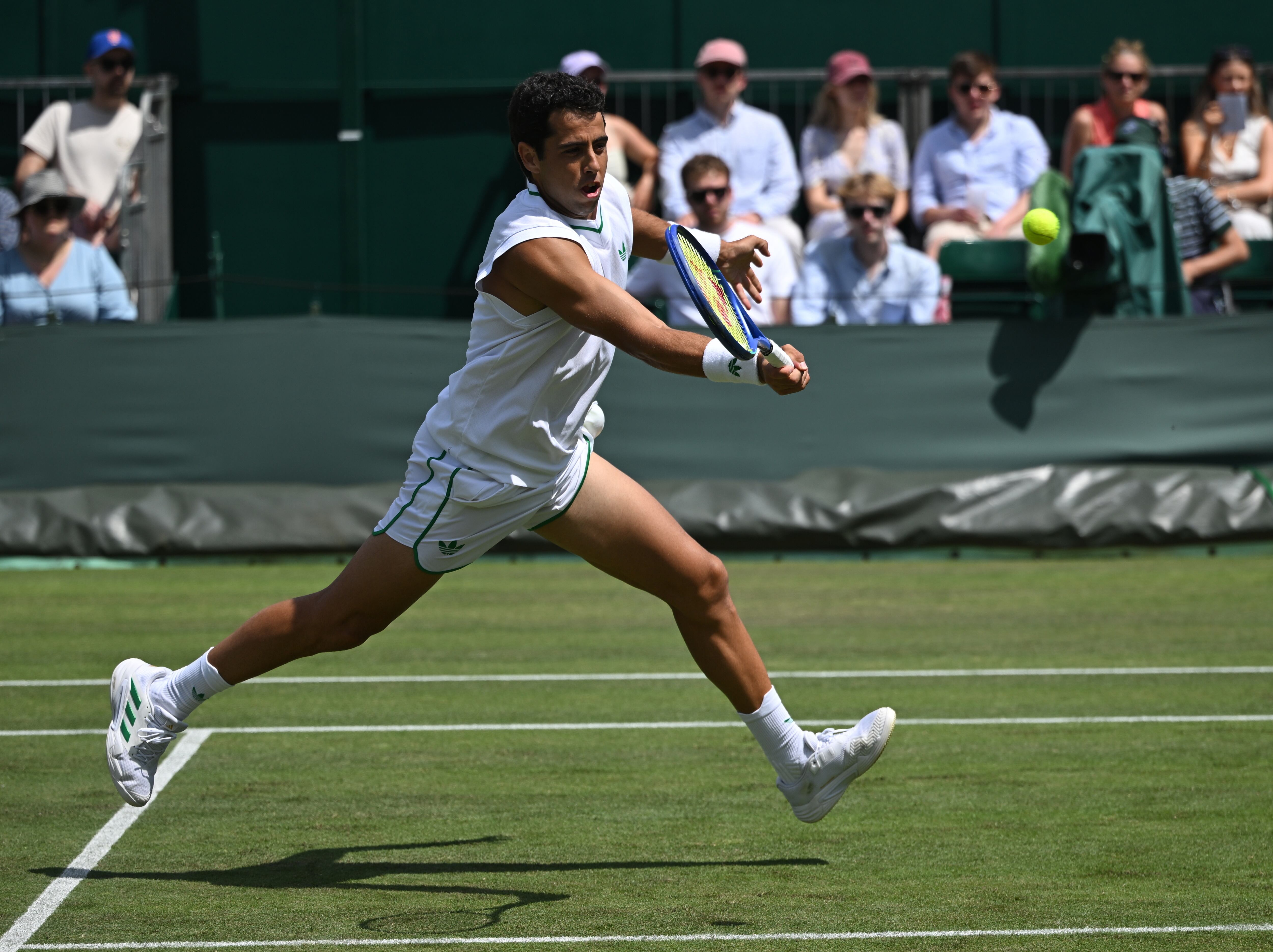 Wimbledon (United Kingdom), 03/07/2025.- Jaume Munar of Spain in action during the Men's 2nd round match against Fabian Marozsan of Hungary at the Wimbledon Championships, Wimbledon, Britain, 03 July 2025. (Tenis, Hungría, España, Reino Unido) EFE/EPA/DANIEL HAMBURY EDITORIAL USE ONLY