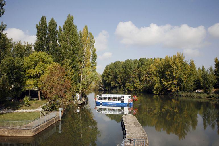 Imagen del Canal de Castilla a la altura de Herrera de Pisuerga