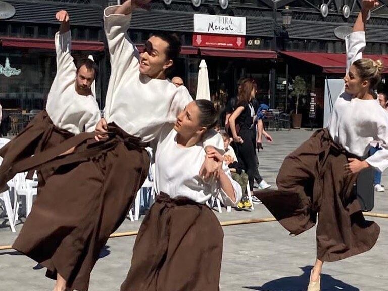 Una de las actuaciones de la Fira Mira de Gandia.