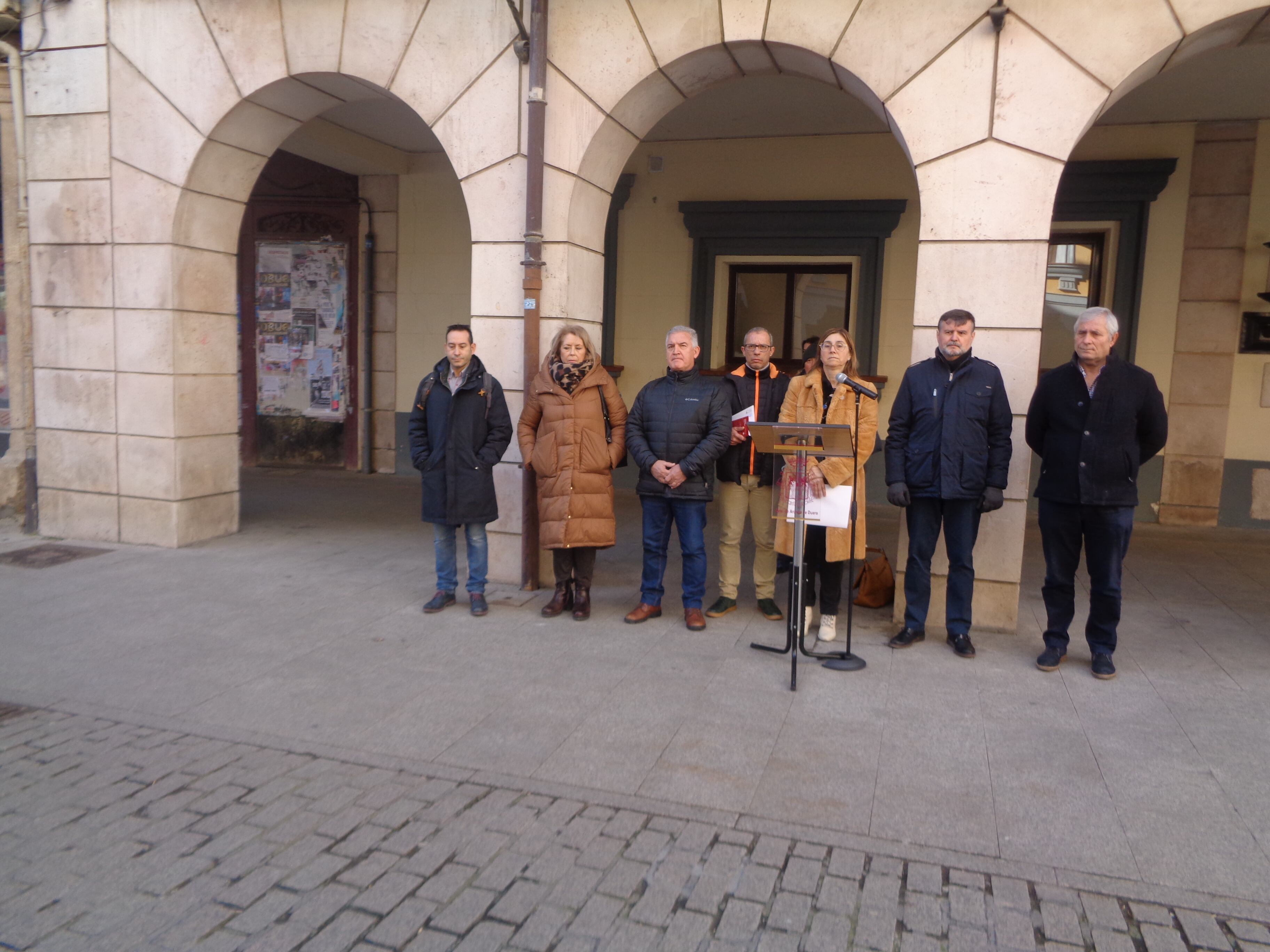 La alcaldesa y media docena de concejales acudía en esta cita