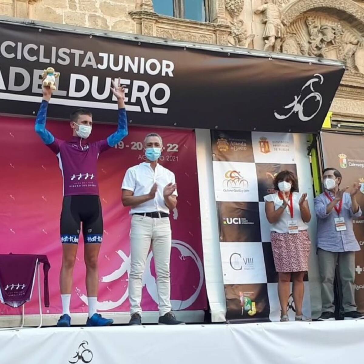 Luca Scuriatti se enfunda el primer maillot vino