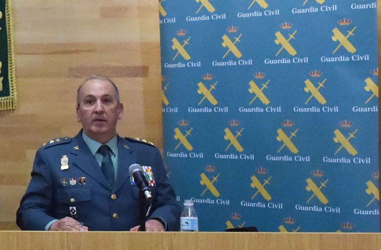 Un momento de la conferencia ofrecida por el Coronel Jefe de la Comandancia de la Guardia Civil en Algeciras, Jesús Núñez.