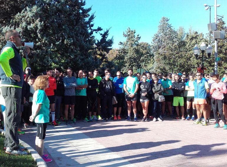 La madre de Iván Ramírez agradeciendo el homenaje de sus compañeros y amigos.