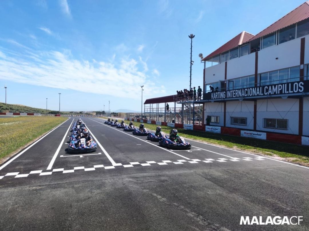 Los jugadores del Málaga se preparan para la salida en el Karting de Campillos