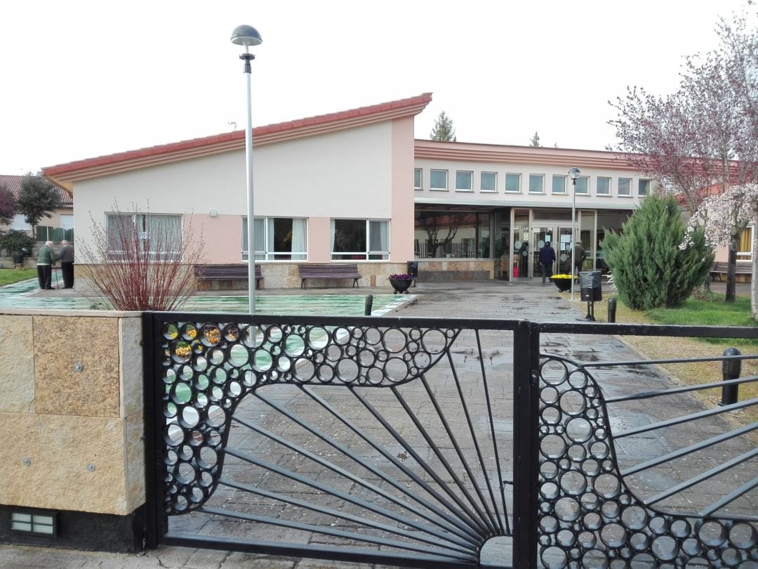 Entrada de una residencia de ancianos de la provicnia en la que no ha habido ningún caso de positivo por Coronavirus