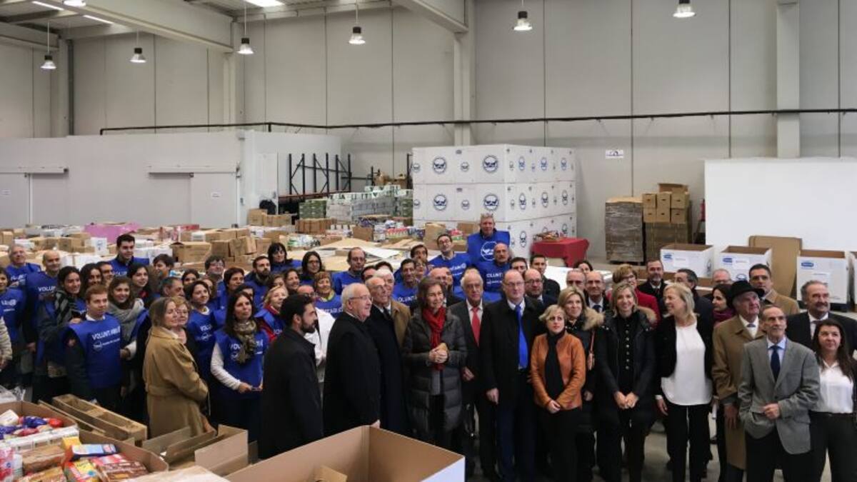 La Reina Doña Sofía visita el Banco de Alimentos de Salamanca