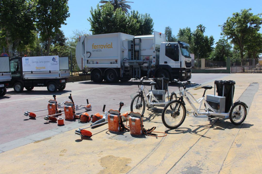 Múltiples sistemas  de limpieza del Ayuntamiento de Coria