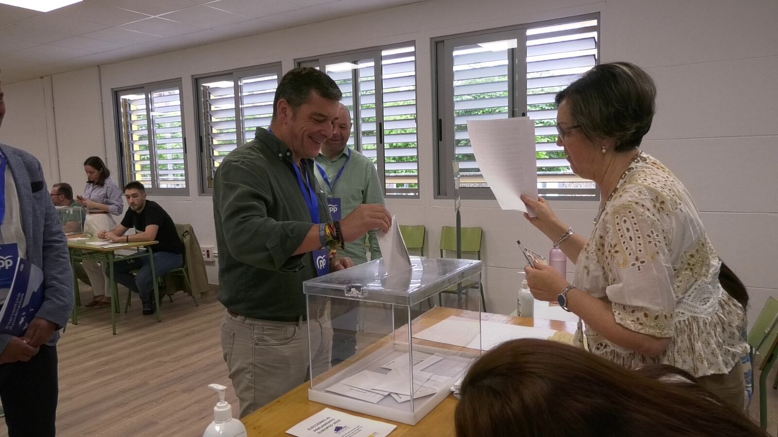 Tomás Fuentes, presidente del Partido Popular de Úbeda, vota en  las  Elecciones  Europeas