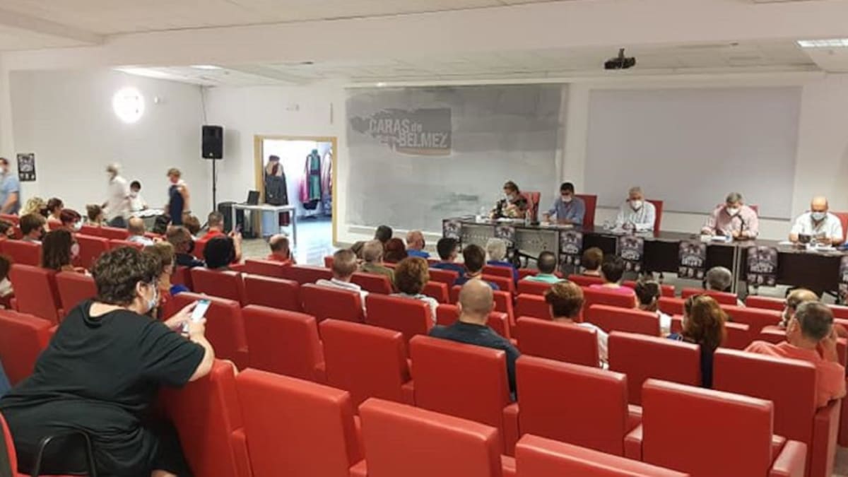 Presentado un libro que narra la aparición de las primeras caras de Bélmez a través de los ojos de un niño