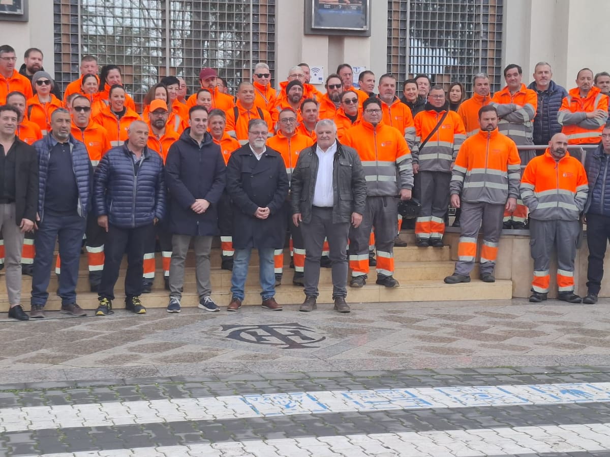 El Ayuntamiento presenta la nueva contrata de limpieza y recogida de residuos domésticos