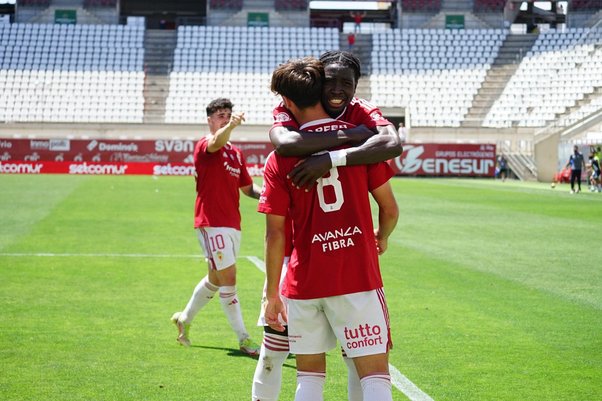 El Real Murcia Imperial celebra un gol en el estadio Enrique Roca