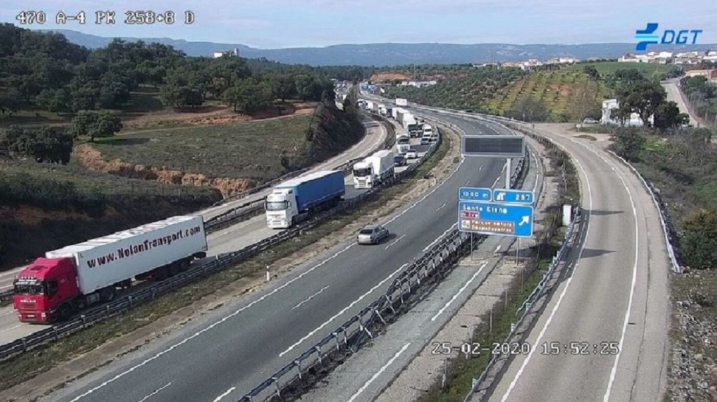 Tráfico en las carreteras de la provincia de Jaén. Foto de archivo.