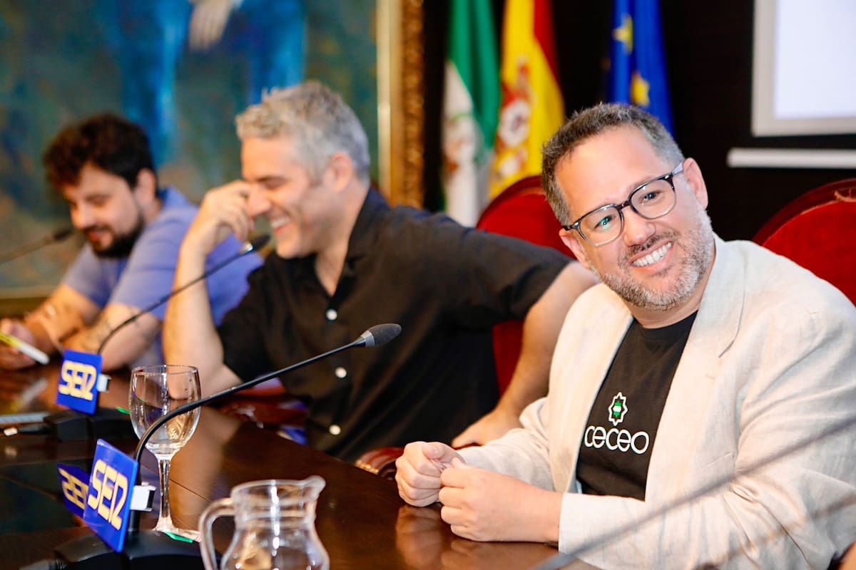 El salón de actos de la Cámara de Comercio de Sevilla ha acogido el Encuentro SER protagonizado por el candidato de Adelante Andalucía a la presidencia de la Junta, José Ignacio García