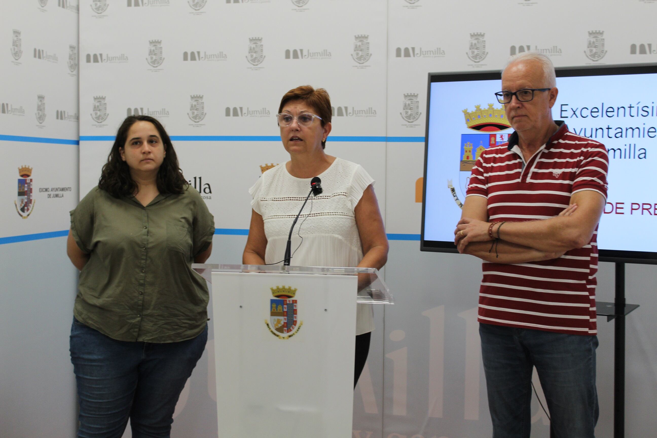 De izquierda a derecha: Pilar Martínez, concejal de Cultura; Juana Guardiola, alcaldesa de Jumilla y Andrés Martínez, jefe del área de Cultura