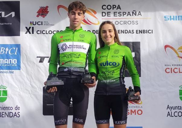 Javier Zaera y Ana López con sus trofeos