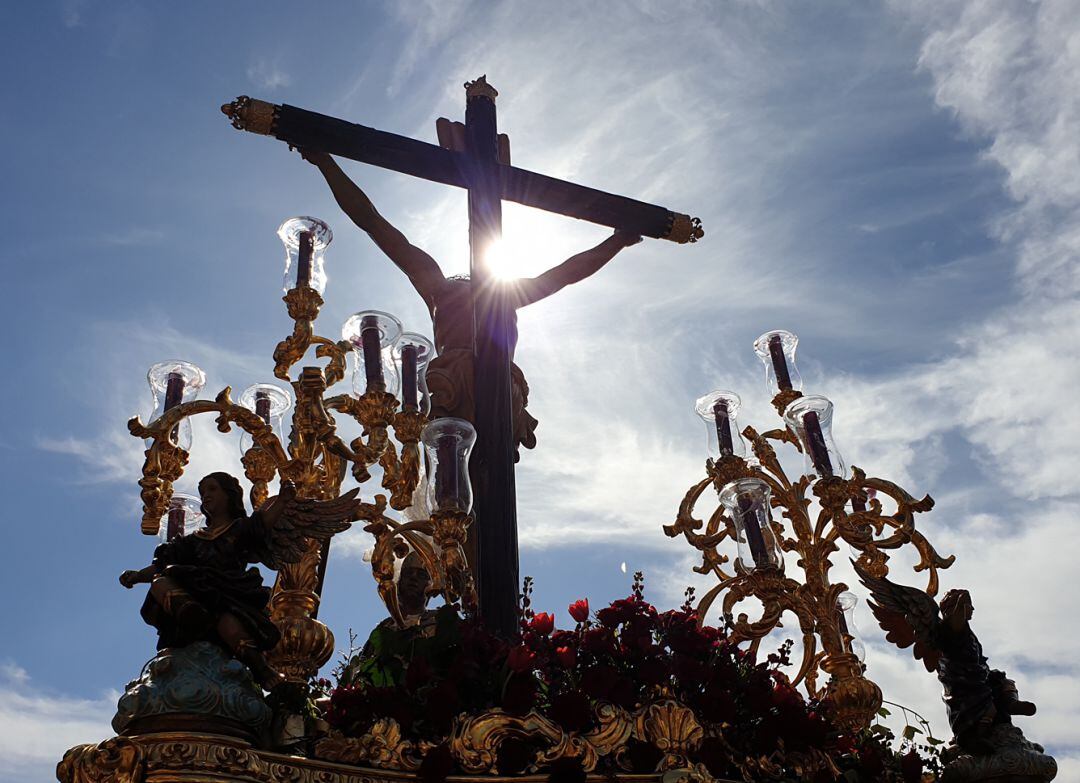 El Cristo de la Lanzada, en su salida procesional de la Semana Santa de Granada en 2019