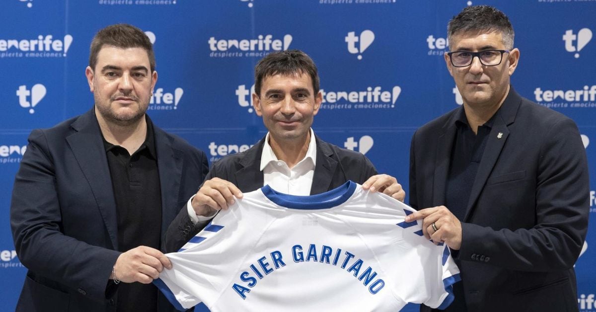 Asier Garitano, flanqueado por Mauro Pérez y Juan Guerrero.