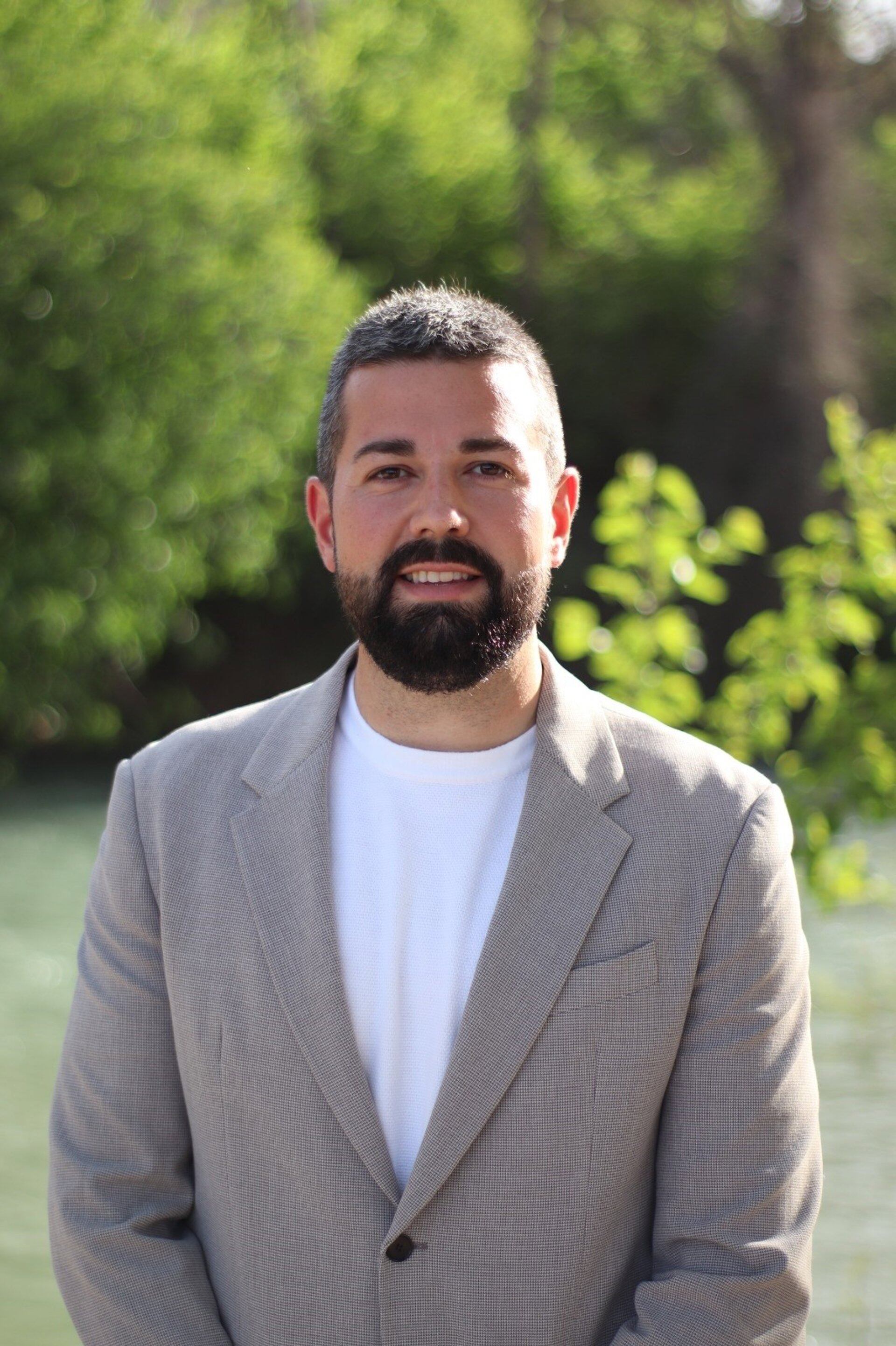 El teniente de alcalde del Ayuntamiento de Calasparra (Murcia), Antonio José Merino, del PSOE, anuncia su decisión de renunciar al acta de concejal y poner fin a su etapa en la vida política tras 10 años como edil en el Consistorio.
El teniente de alcalde del Ayuntamiento de Calasparra (Murcia), Antonio José Merino, del PSOE, ha anunciado este jueves su decisión de renunciar al acta de concejal y poner fin a su etapa en la vida política tras 10 años como edil en el Consistorio.