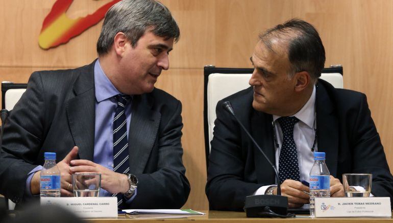 Los presidentes del Consejo Superior de Deportes, Miguel Cardenal (izquierda), y de la Liga de Fútbol Profesional, Javier Tebas (derecha).