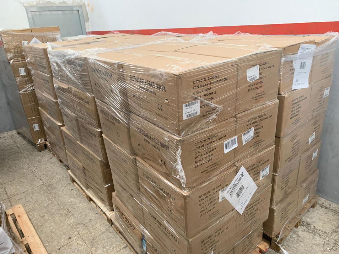 Cajas con las mascarillas que se repartirán esta semana