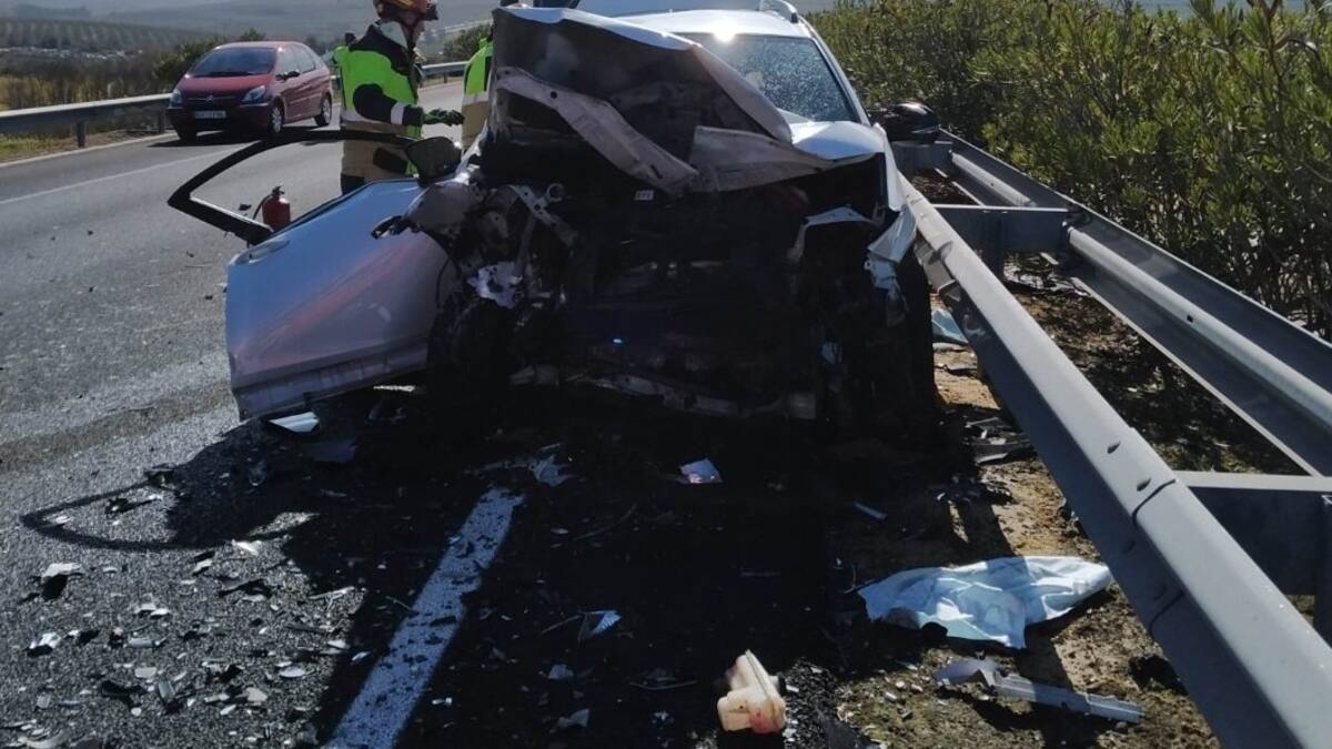 Una persona fallecida tras una colisión frontal de vehículos a la altura de Montilla