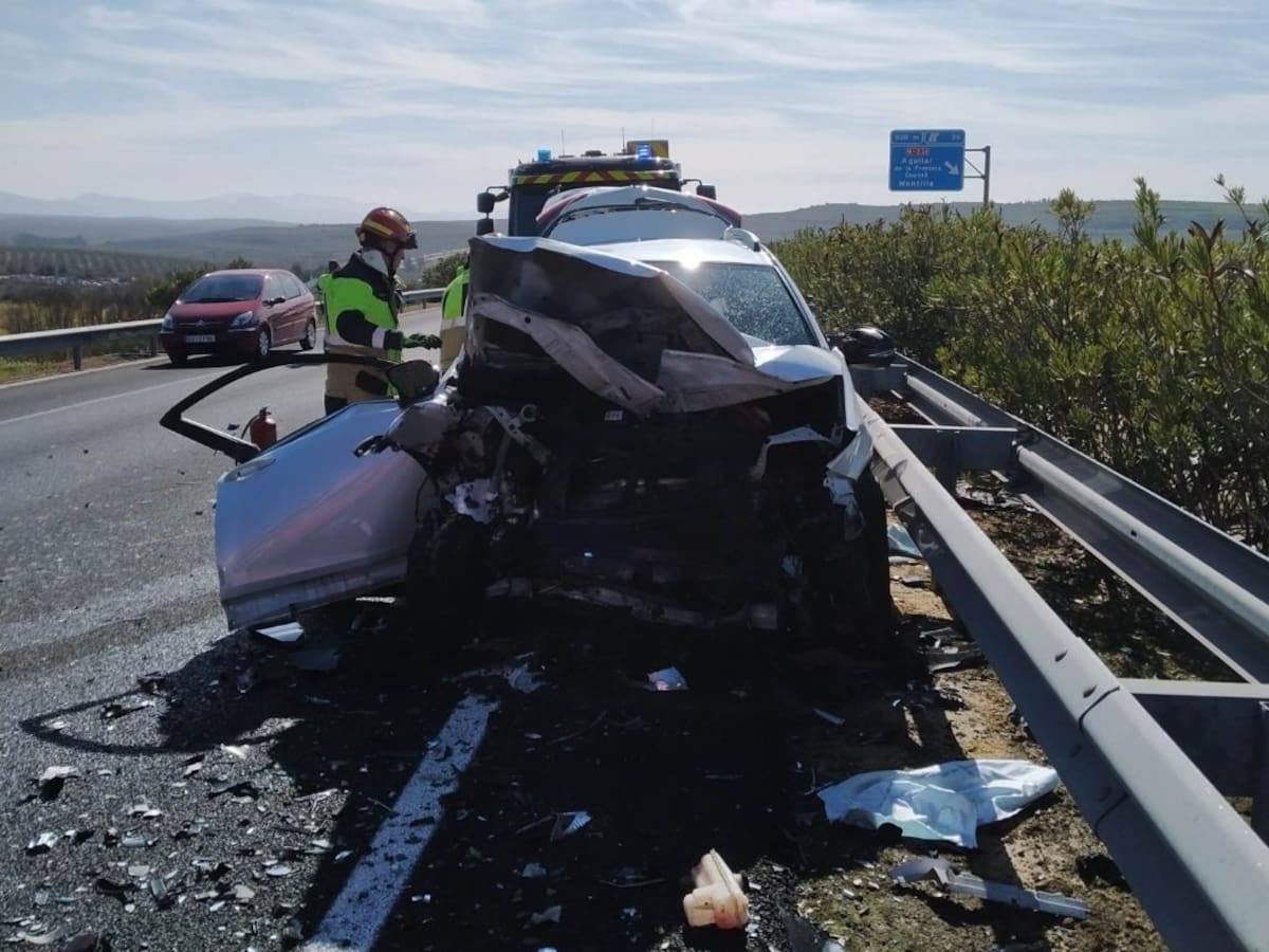 Una persona fallecida tras una colisión frontal de vehículos a la altura de Montilla