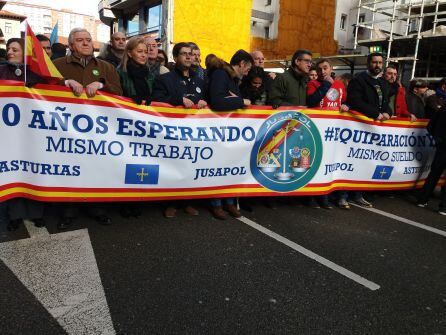 Cabecera de la manifestación en la que participaron dirigentes políticos de la región