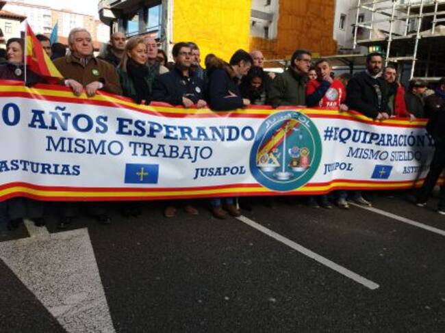 Cabecera de la manifestación en la que participaron dirigentes políticos de la región
